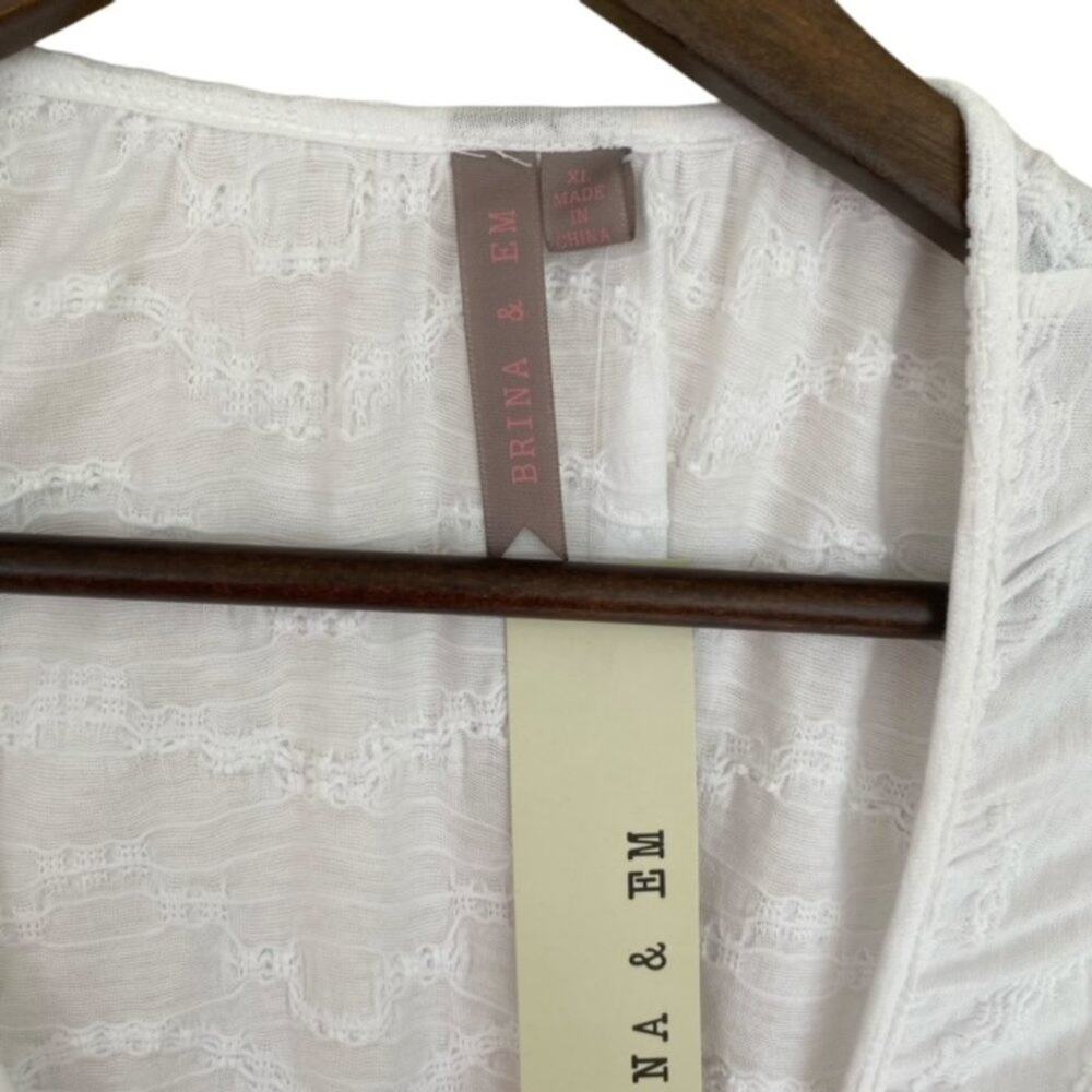 3/$21 Brina & Em White Scoop Neck Blouse - XL NWT - Picture 4 of 4